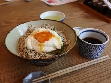 大和芋のとろろそば（温・冷）卵黄のかえし漬けつき写真